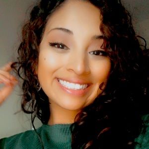 Meet your Posher, Yvette